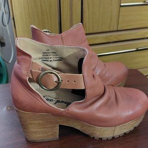 Free People Suri Clog Boots. Wooden platform, leather upper. Size 39